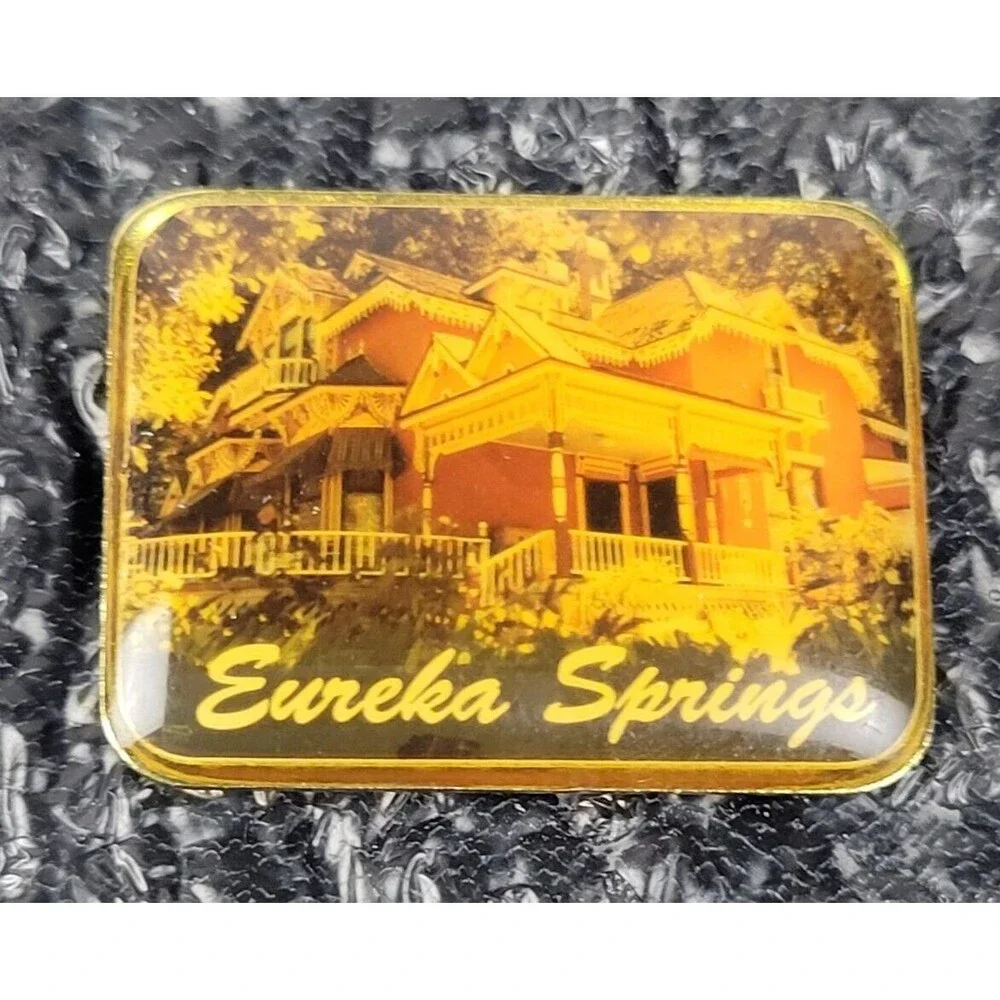 Vintwge Eureka Springs Arkansas Enameled Ozarks Lapel Pin